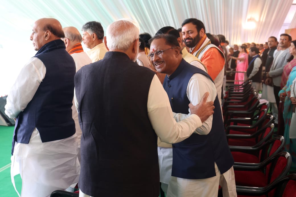 Once again special intimacy was seen on the stage: PM Modi held CM Sai's hand in a cordial manner, asked about his well-being for a long time