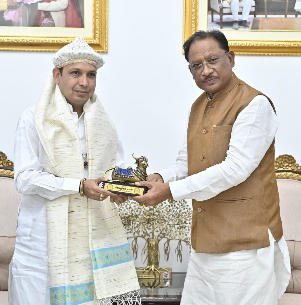 Venerable Saint Shri Laldas Saheb made a courtesy visit to Chief Minister