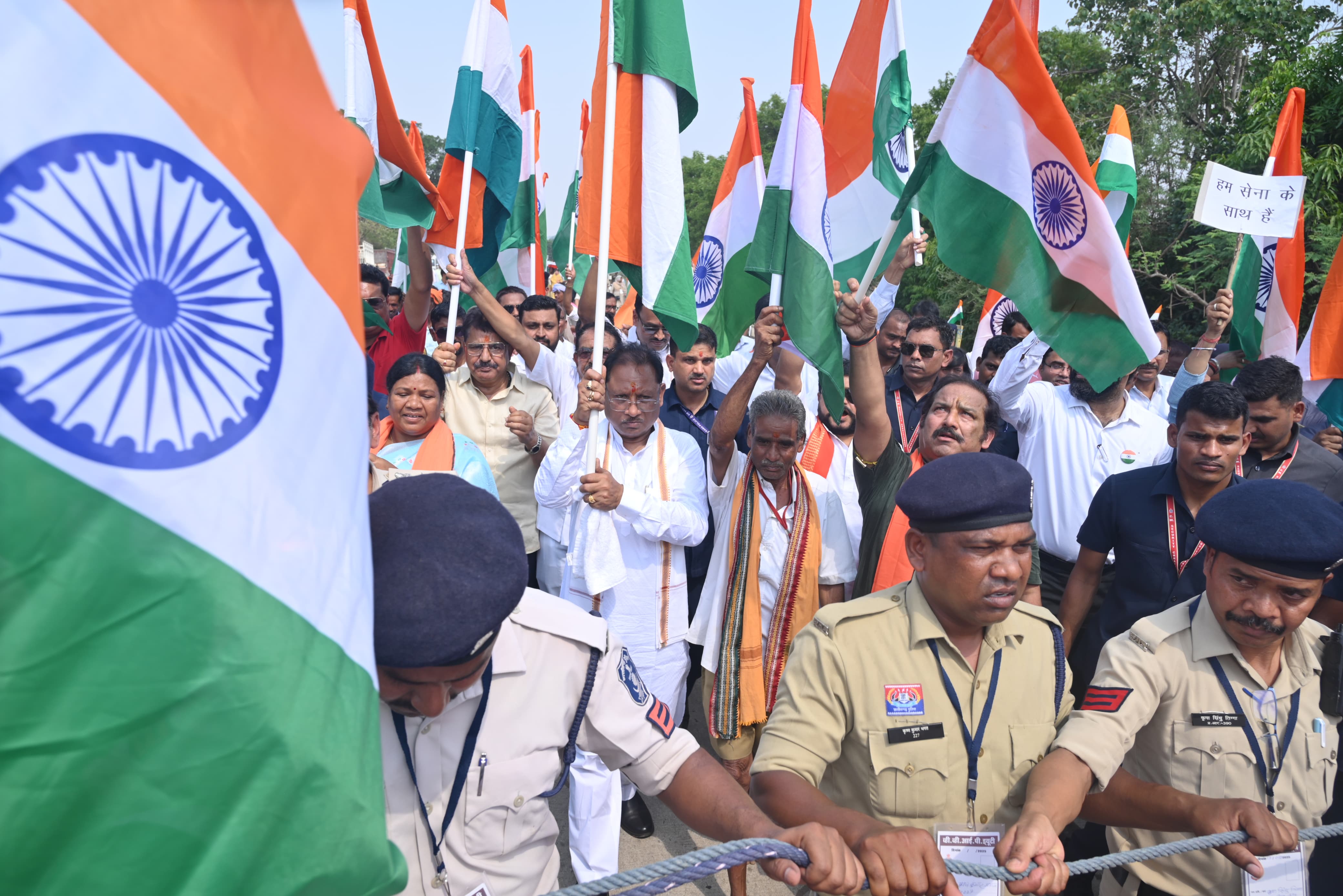 Tiranga Yatra taken out with patriotic song: The venue resonated with the slogans of 'Bharat Mata Ki Jai-Tricolour Flag' with the Chief Minister, public representatives and common citizens holding the tricolour in their hands