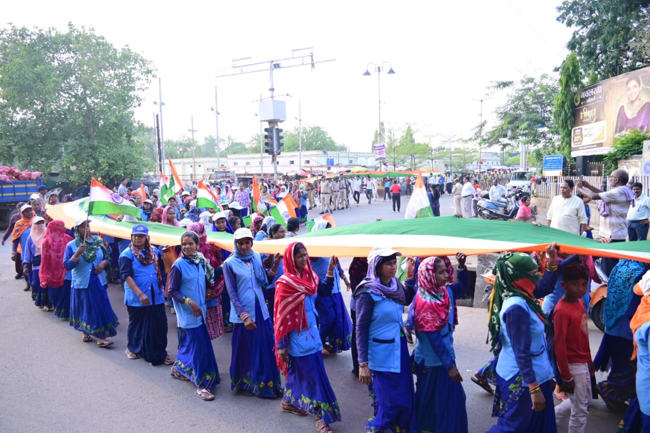 Chhattisgarh painted in the colour of patriotism: Masses of people gathered in the Tiranga Yatra across the state: Chief Minister, Deputy Chief Minister and Ministers led the way, Bharat Mata Ki Jai resonated in every district, Tricolour was hoisted in every village