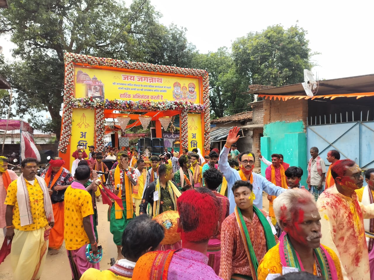 Sri Jagannath Temple Dokra Prana Pratishtha program concluded with a city tour, Chief Minister's wife Mrs. Kaushalya Sai participated, people kept dancing to Nagpuri music at night