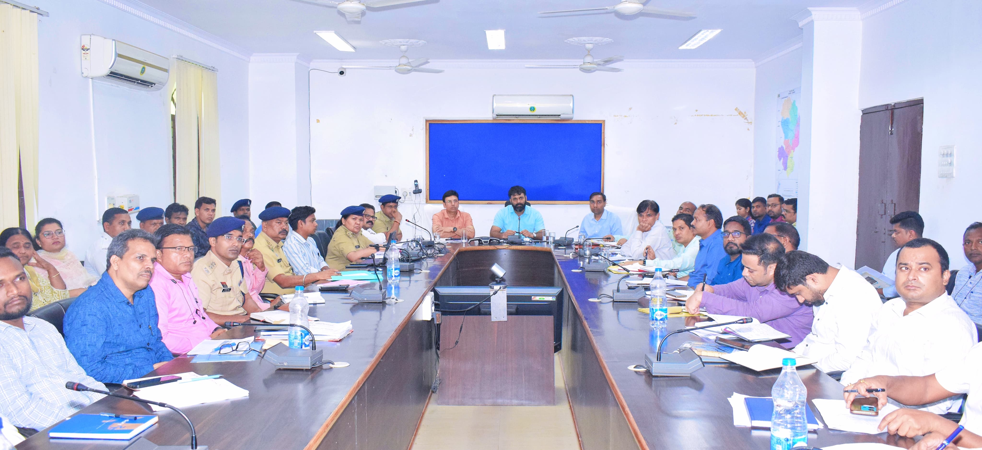 Road Safety Committee meeting was organized under the chairmanship of Collector and SSP: Strict action will be taken against those who break traffic rules under the campaign 'Break the Law, Leave the License'
