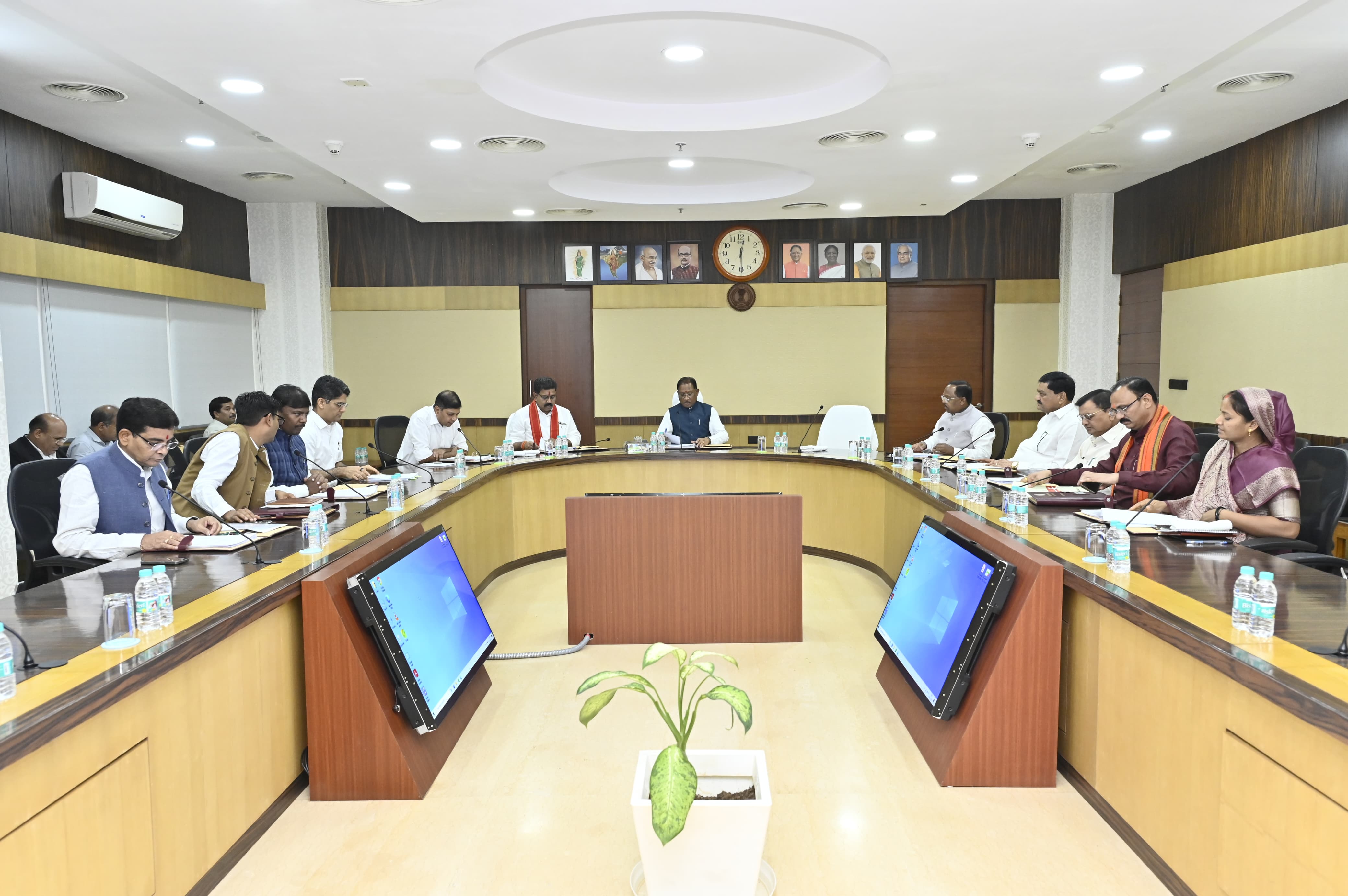 Cabinet meeting begins at Mantralaya, Mahanadi Bhawan under the chairmanship of Chief Minister Vishnu Dev Sai