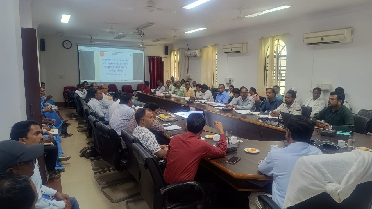 Review meeting regarding making of Ayushman card concluded: Instructions given to make cards for the missed beneficiaries