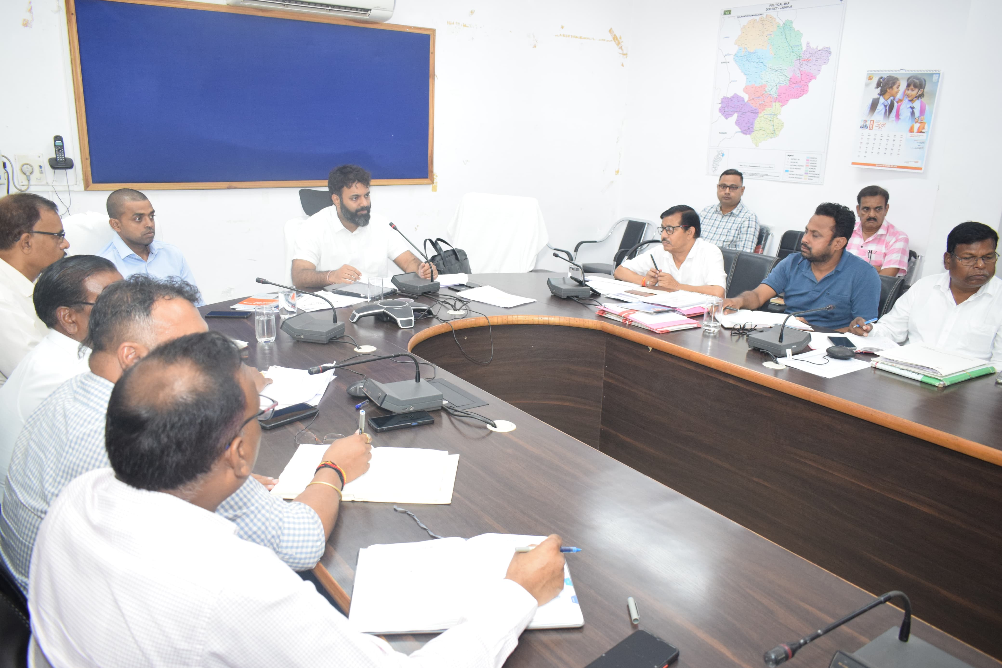 Collector gave instructions to pay special attention to the educational quality of children: Action will be taken against teachers who do not reach school on time and are absent, instructions to BEO and BRC to regularly inspect the schools in their area