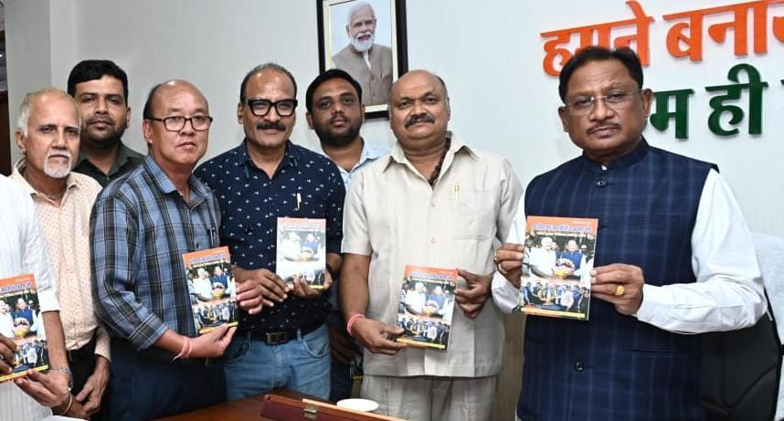 Chief Minister Sai released the telephone directory of Chhattisgarh Shramjeevi Patrakar Sangh