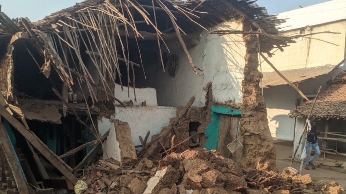 CG : Wall of a mud house collapses while digging the foundation, 2 workers dead