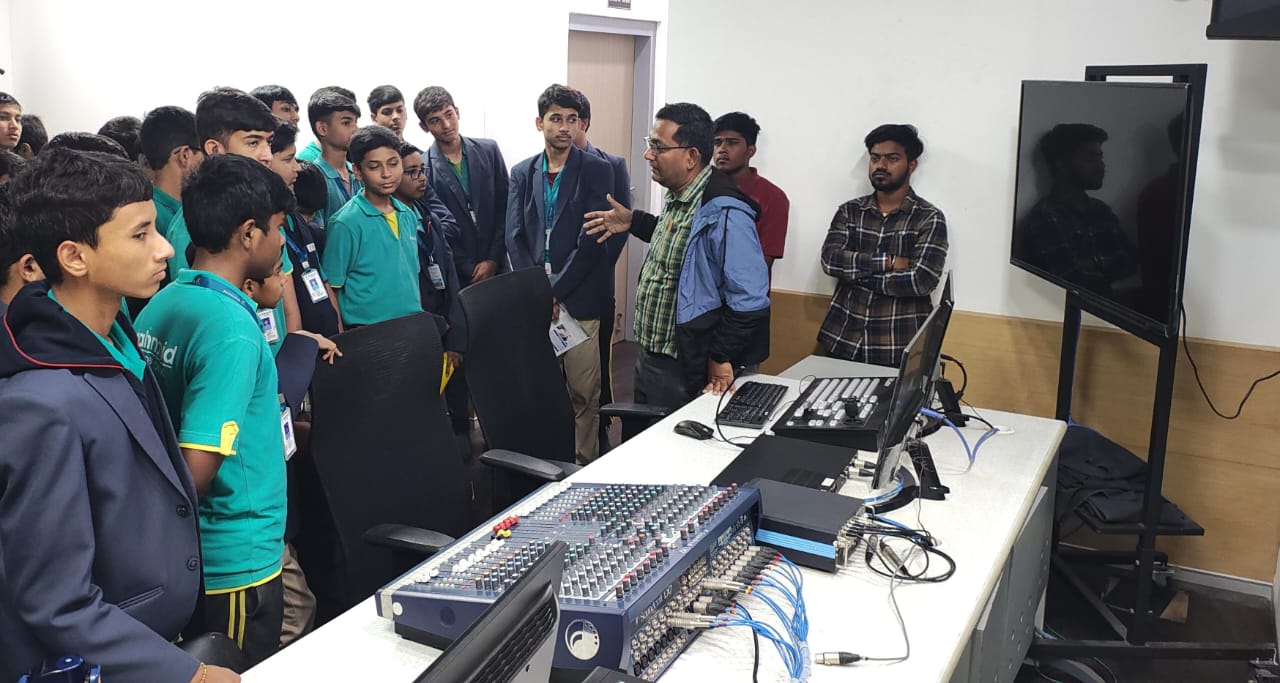 School students were exposed to media education, learning about the nuances of TV studios and radio broadcasting.