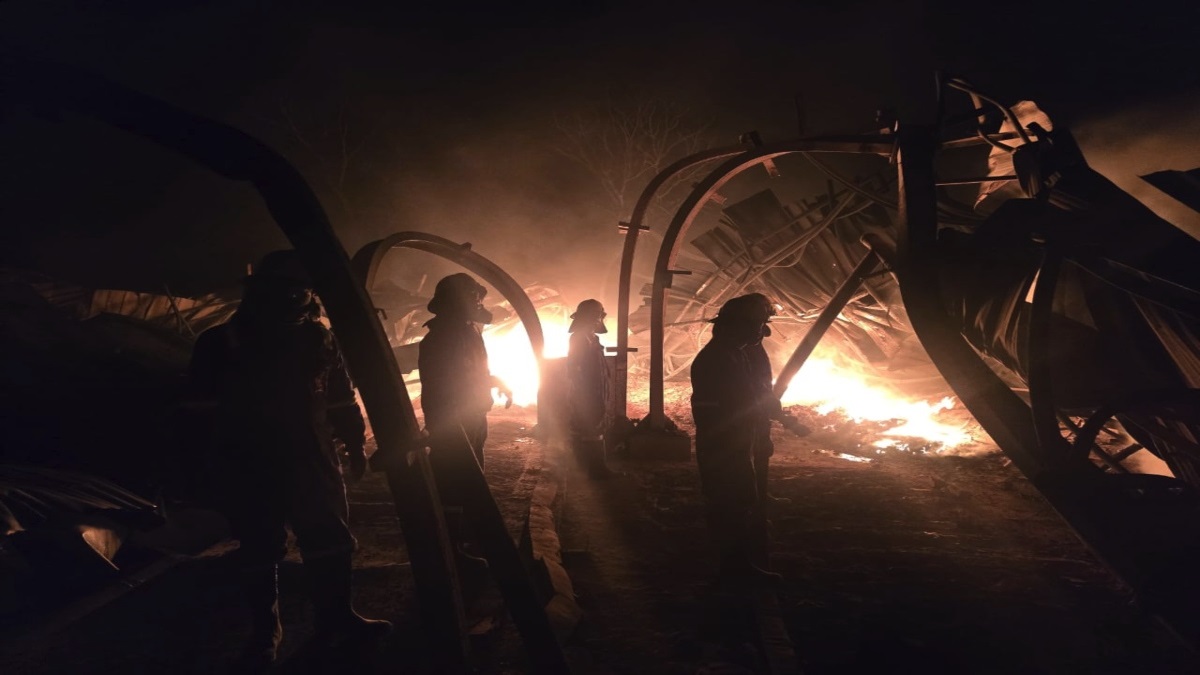 Massive fire at mattress factory, estimated loss of crores...