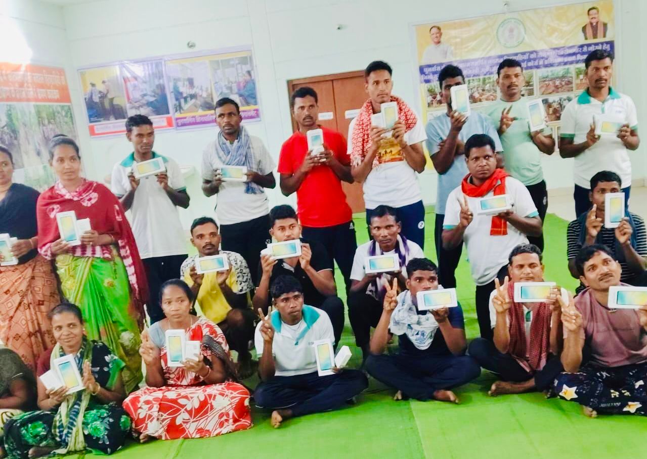 Surrendered Maoists in Sukma receive 5G smartphones