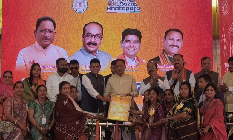 Chief Minister showcases development at Suhela programme, hands over house keys to 10 beneficiaries