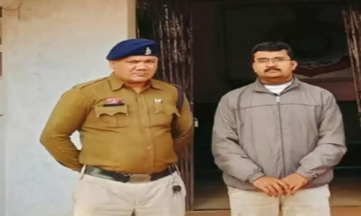 The story of a 14 lakh rupee robbery turned out to be false! The company's cash loader had hatched the plot.