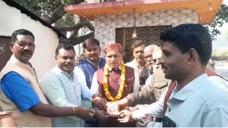 After the conversion controversy in Kanker, the church leader returns home, and the situation in Bade Tewada changes.