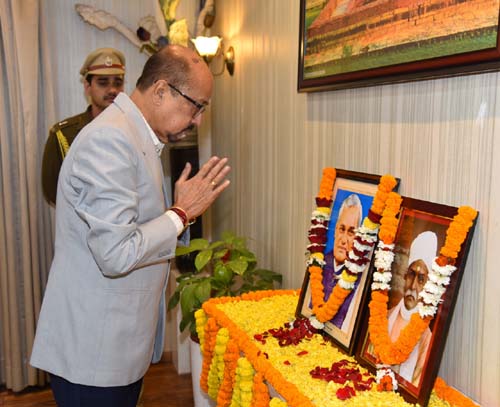 The Governor paid tribute to former Prime Minister Vajpayee and Pandit Madan Mohan Malviya on their birthdays.