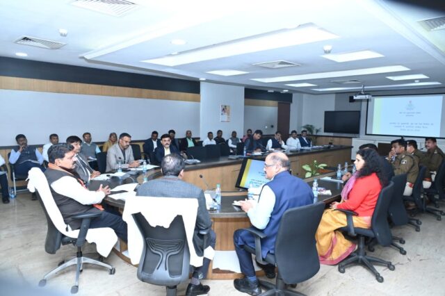 A meeting was held under the chairmanship of Deputy Chief Minister Shri Vijay Sharma for the preparation of the budget of the Home Department.