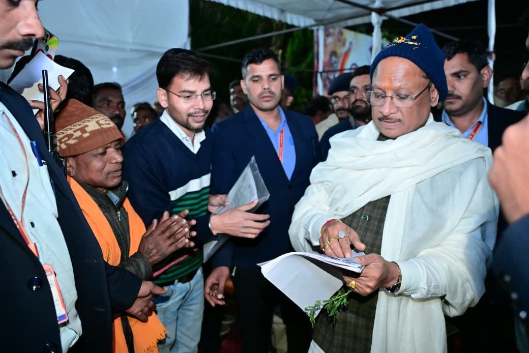 Chief Minister Sai interacted directly with the public during the public darshan in Bagiya.