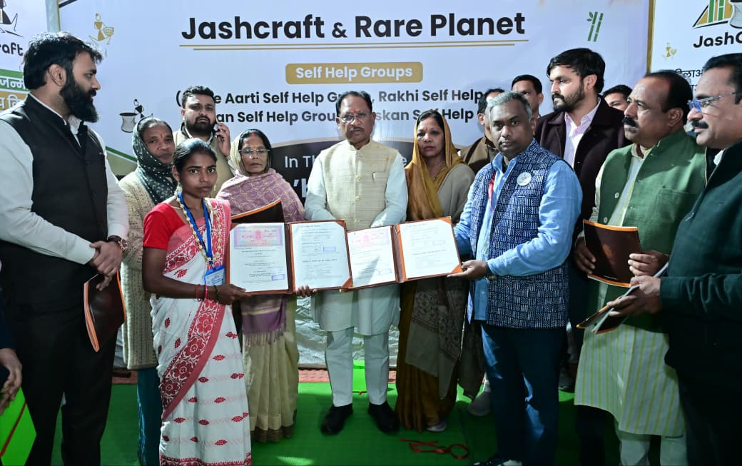 Jashcraft gets a new platform for national recognition: Products made by women from bamboo, twigs, clay and wood will be available at various airports in the country.