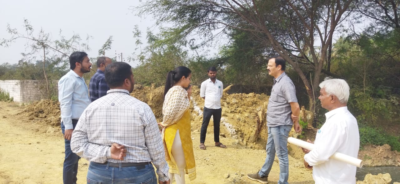 Administration's bulldozer runs on encroachment in Amlidih drain