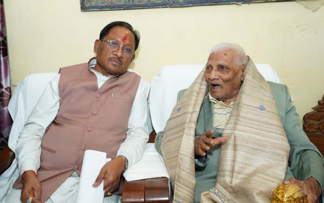 Chief Minister Sai met the democracy fighter