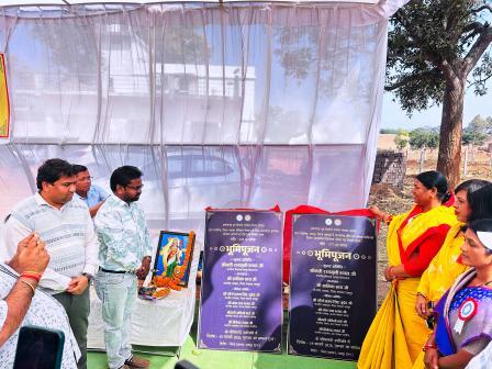 MLA Jashpur Raimuni Bhagat performed Bhoomi Pujan in Gamharia.