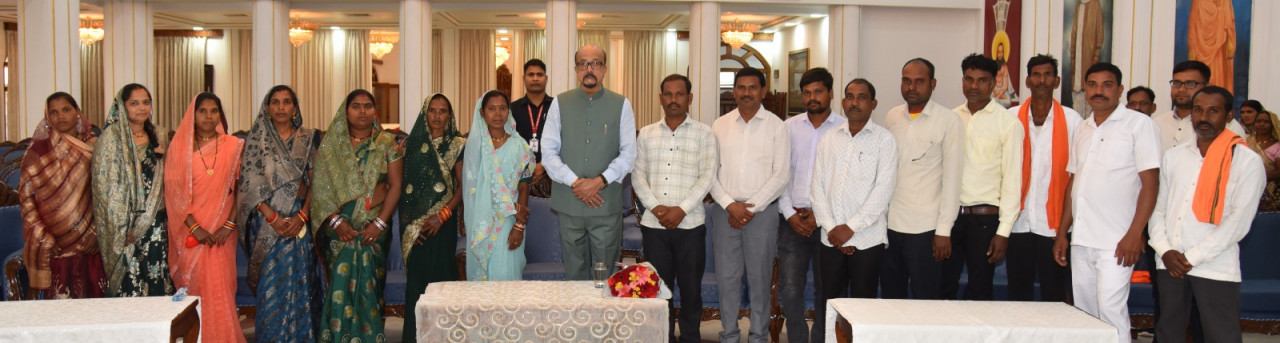 Villagers of the Governor's adopted Gram Panchayat Bijli visited Lok Bhavan.