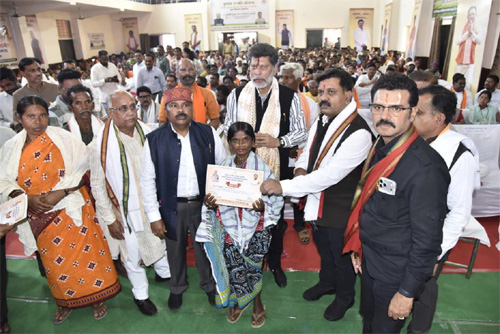 Deputy Chief Minister Sharma participated in the massive farmers' conference in Jagdalpur.