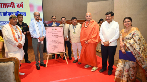 Our mother tongue is the simplest and most powerful medium to express our feelings, sorrow and happiness - Deka