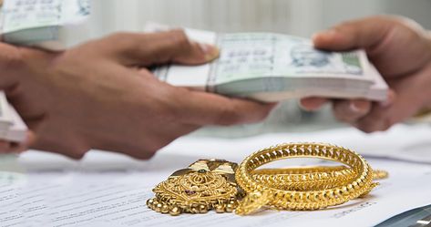 Police bust a racket using stolen gold loan as a mortgage in a bank.