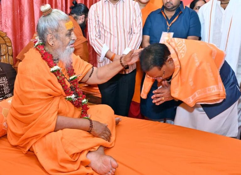 Grand inauguration of Shri Ram Katha at Tenduwa Dham: Chief Minister Shri Vishnu Dev Sai took blessings from the saints