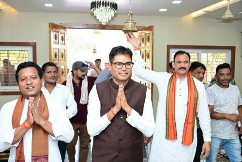 Finance Minister Chaudhary and Health Minister Jaiswal offered prayers at Radha Krishna Temple.