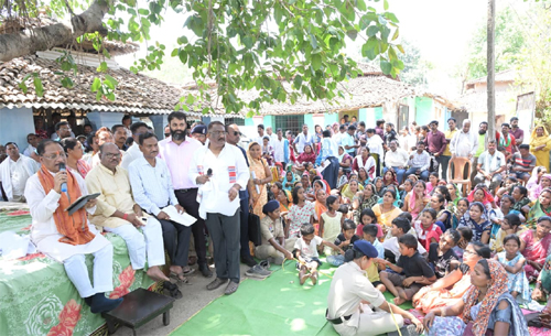Chief Minister reached Chandagarh on the occasion of Good Governance Festival, Janchaupal was decorated under the shade of banyan tree.