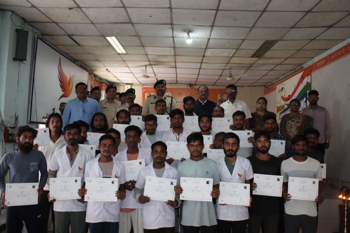 Nishchay Program - 67 inmates of Raipur Jail received skill certificates