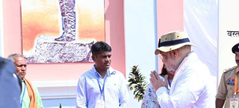 Union Home Minister pays homage to jawans who laid down their lives for peace and security in Bastar