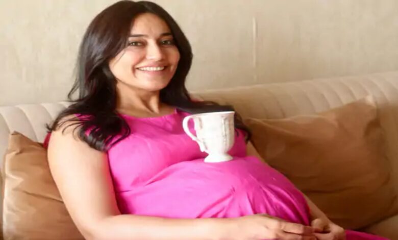 Qubool Hai' fame Surbhi Jyoti becomes a mother, gives birth to a daughter; TV stars including Hina Khan congratulate her