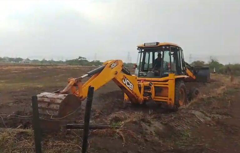 The government cracks down on land mafias and illegal encroachers; government land in Basni freed from encroachment.