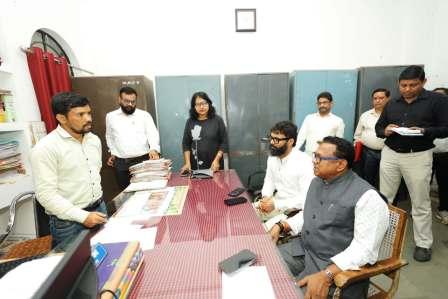 Surguja Divisional Commissioner Narendra Dugga inspected the Collectorate.