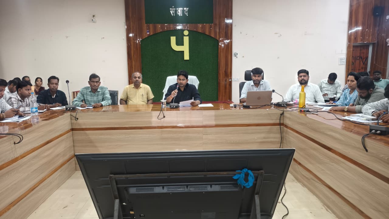 Review of rural development schemes: District Panchayat CEO warns of taking strict action