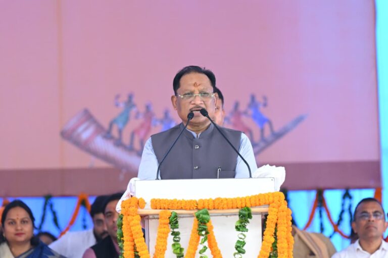 Tourism and Culture Minister Shri Rajesh Agarwal gave the message of adopting Swadeshi.