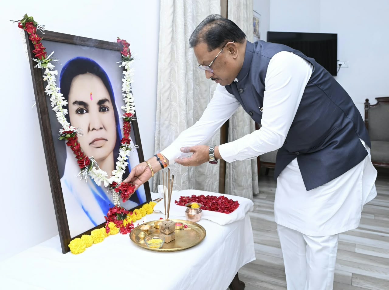 Chief Minister Shri Sai paid tribute to Chhattisgarh's first woman MP and social worker Minimata ji on her death anniversary.