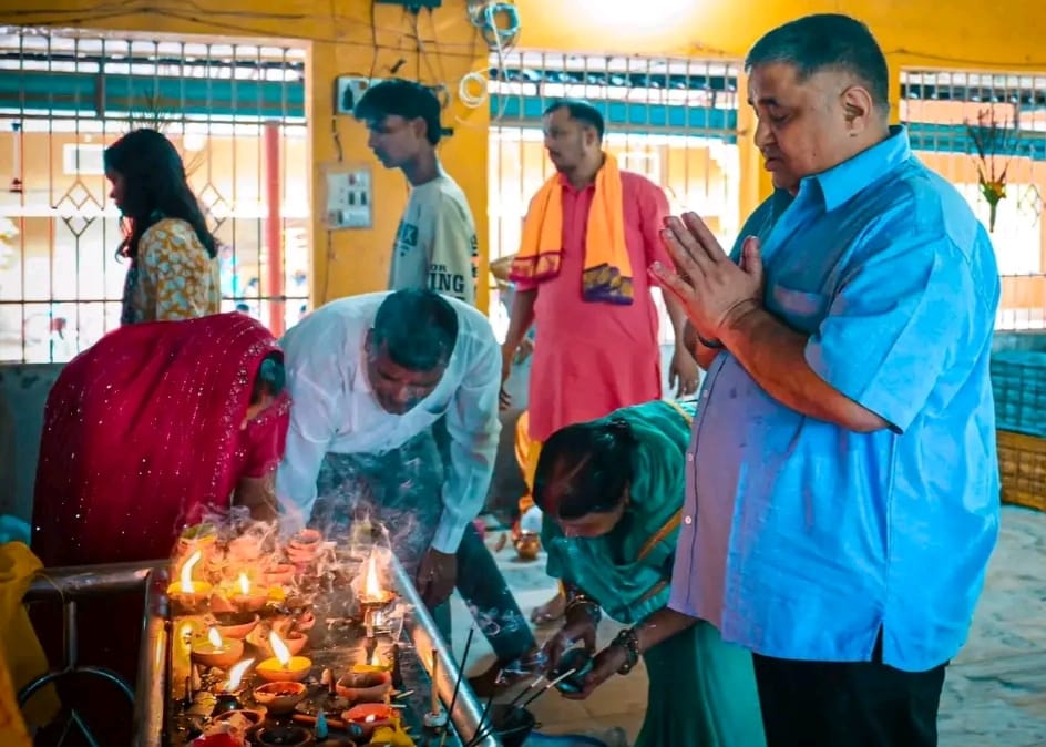 Minister Agarwal worshipped Lord Shiva on the third Monday of Sawan and Nag Panchami.