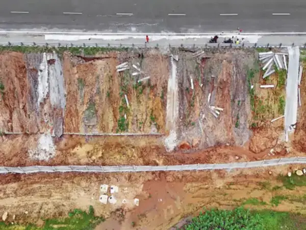 CG BHARATMALA EXPRESSWAY: Road worth crores, cracks in the first rain!