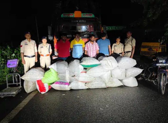 CHHATTISGARH: Marijuana worth 2 crores seized! 400 kg of the consignment was hidden in a truck.