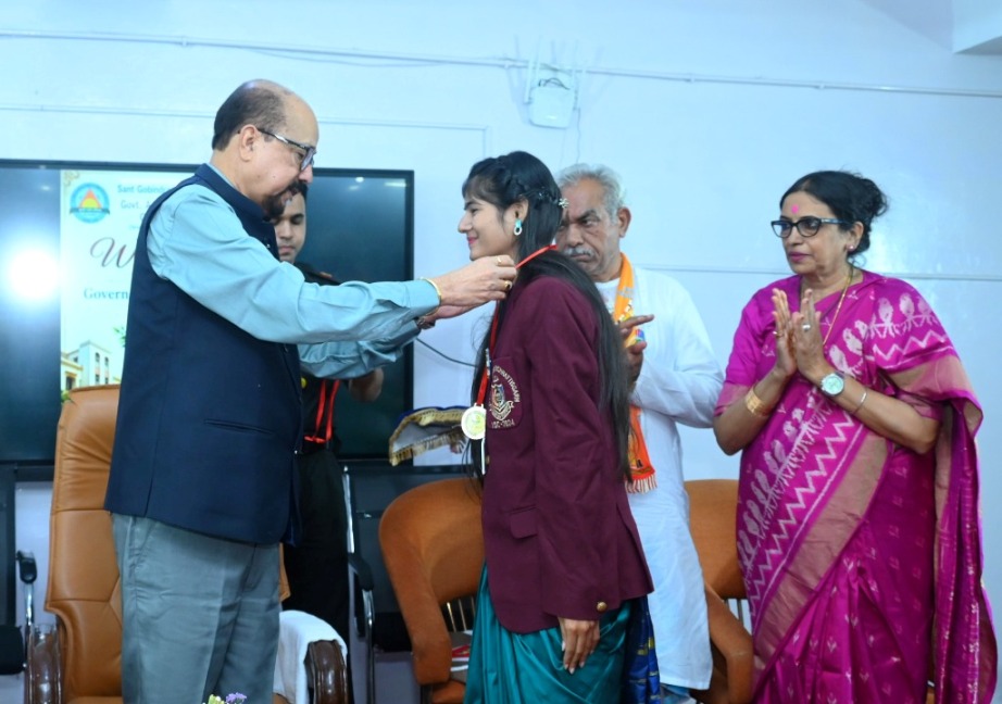 Focus on the present, keep learning and contribute to society: Governor Deka