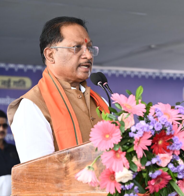 Chief Minister takes cognizance of viral video of Ambikapur road: Discusses with Collector Ajit Vasant over phone, gives instructions to repair the road immediately