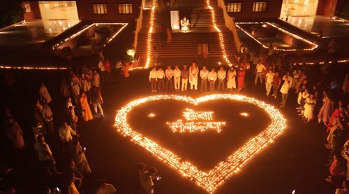 Nava Raipur lit up with the 'Diya of Blessings'; one lakh lamps gave the message of service and participation.