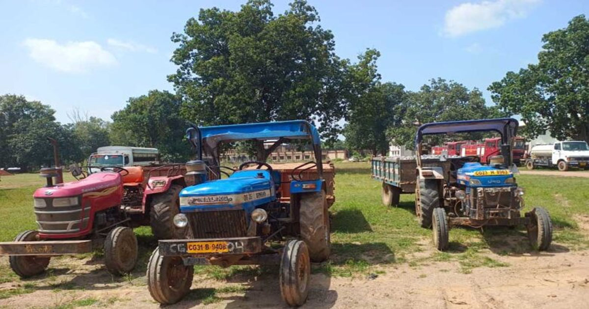 Strict action against illegal mineral transportation, 6 vehicles loaded with sand and stones seized