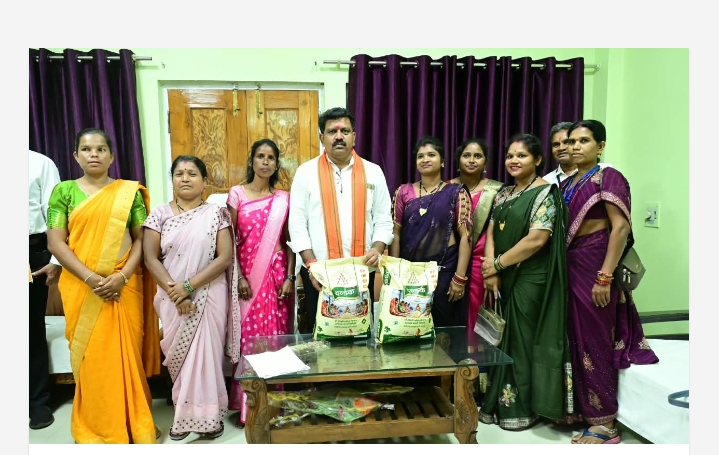Members of Maa Danteshwari Mahila Kisan Producer Company met Deputy Chief Minister Vijay Sharma, Deputy Chief Minister congratulated them on getting NPOP certification&hellip;.