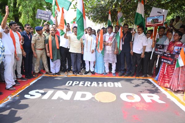 The Chief Minister honoured the family members of the martyrs by giving them shawls and coconuts: Gave the message of unity by running Operation Sindoor signature campaign