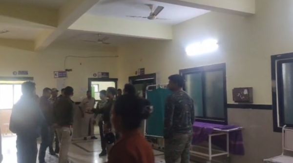 CG Naxal Breaking: Frustrated Naxalites opened fire on security forces, one soldier was shot. 