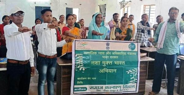 Over 6.70 lakh people took the oath of de-addiction at around 20,000 places.